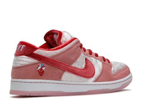 STRANGELOVE X DUNK LOW SB 'VALENTINE'S DAY SAMPLE