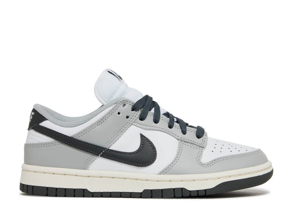 WMNS DUNK LOW LIGHT SMOKE GREY
