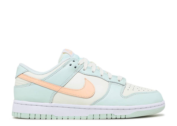 WMNS DUNK LOW BARELY GREEN